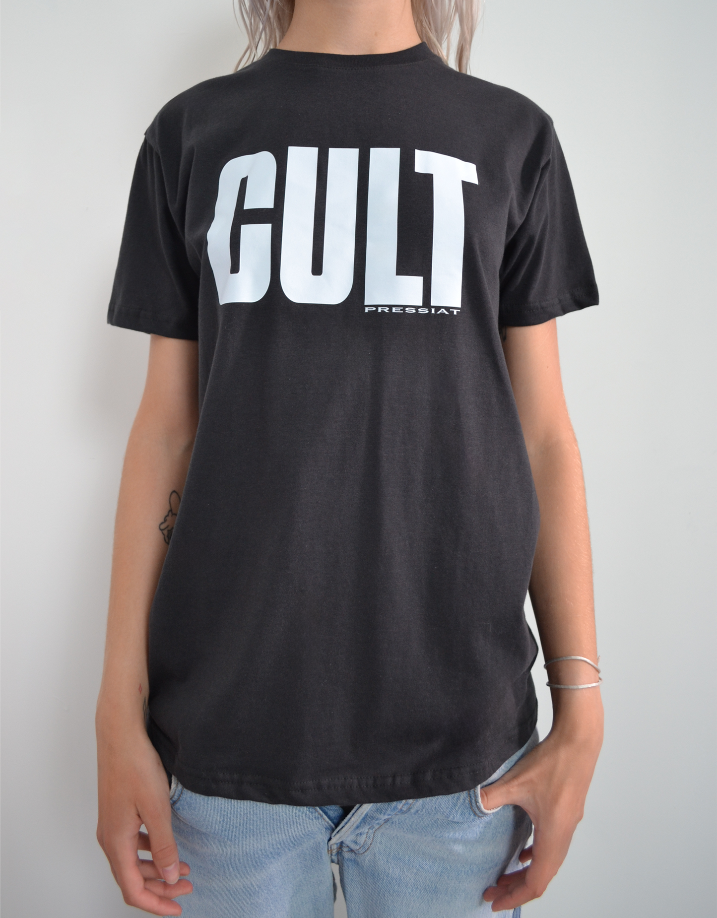 T-SHIRT CULT